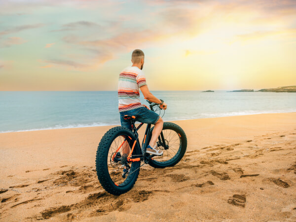 Revv fat bike hubs solve the engineering challenge of fatter tires